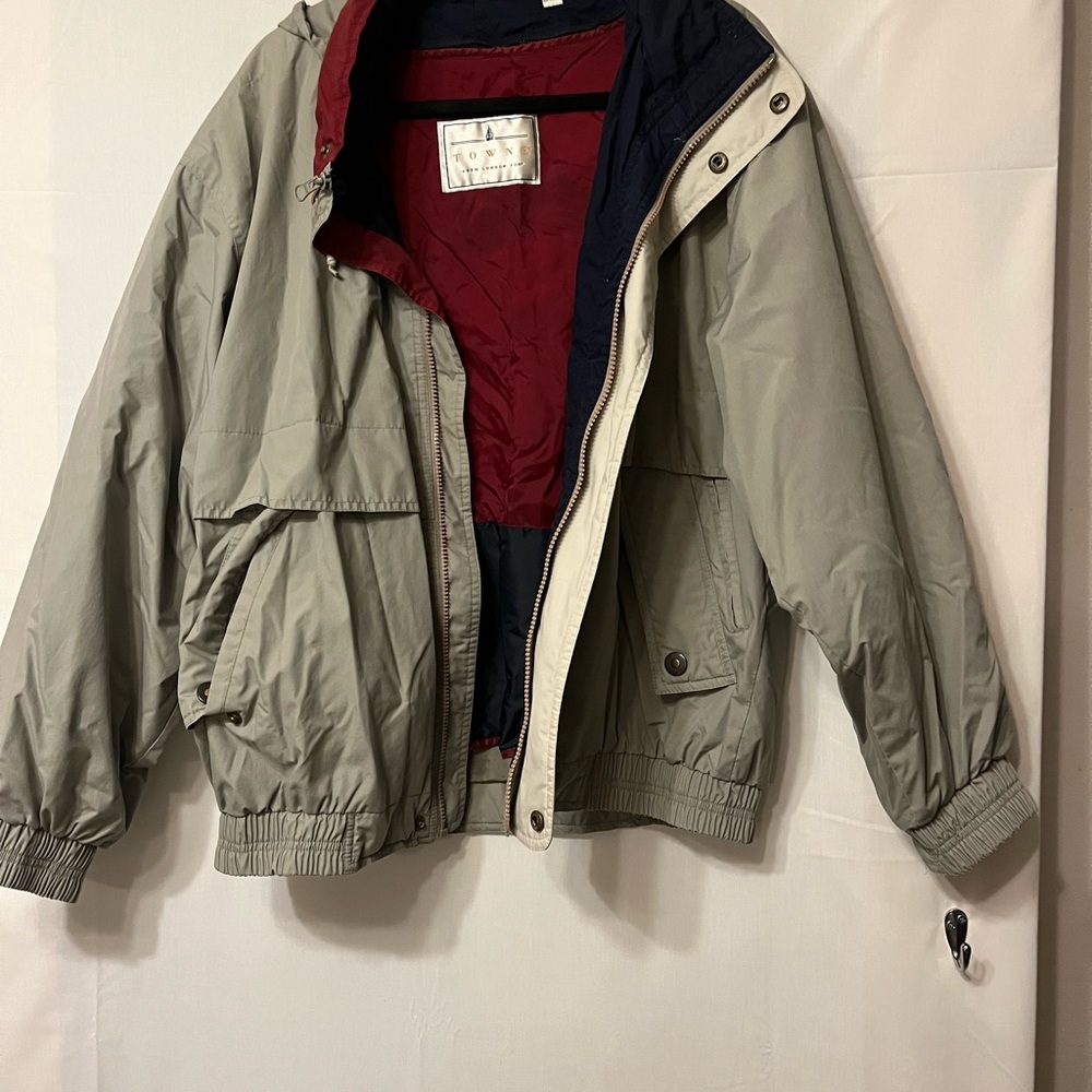 Men's Classic Gray Puffer Jacket with Red Lining